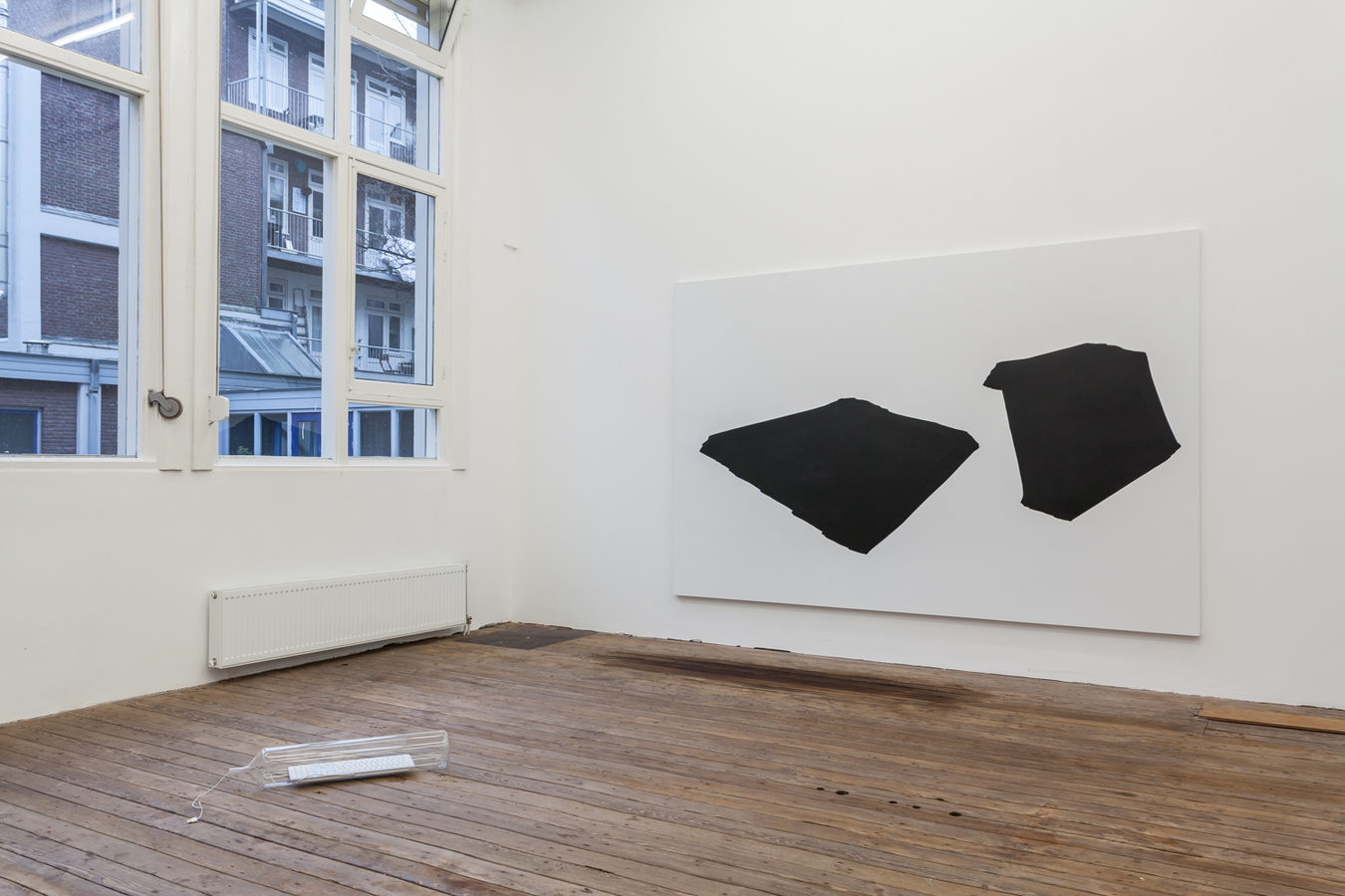 Installation view; Spiros Hadjidjanos, Sara Ludy, Priscilla Tea; Galerie Gabriel Rolt (2)