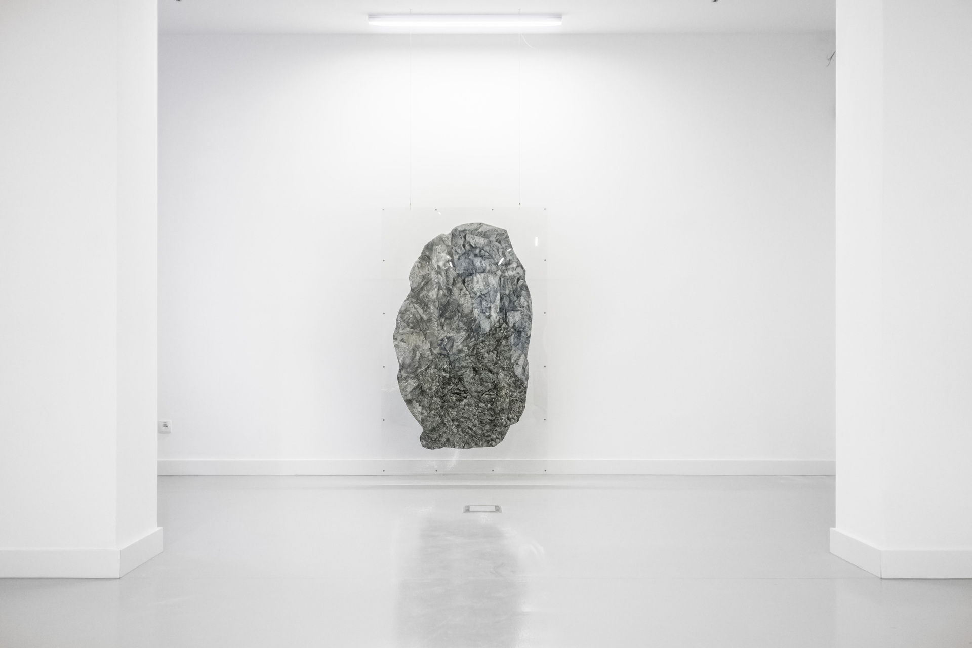 Thomas van Linge, W8 (Terra Firma), 2015, 160x100cm, exhibition view