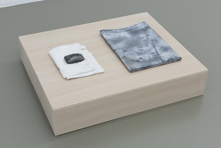 DST_Untitled_2015_Técnica mixta sobre papel, jabon y camiseta intervenida y base de madera_63 x 76 x 17 cm