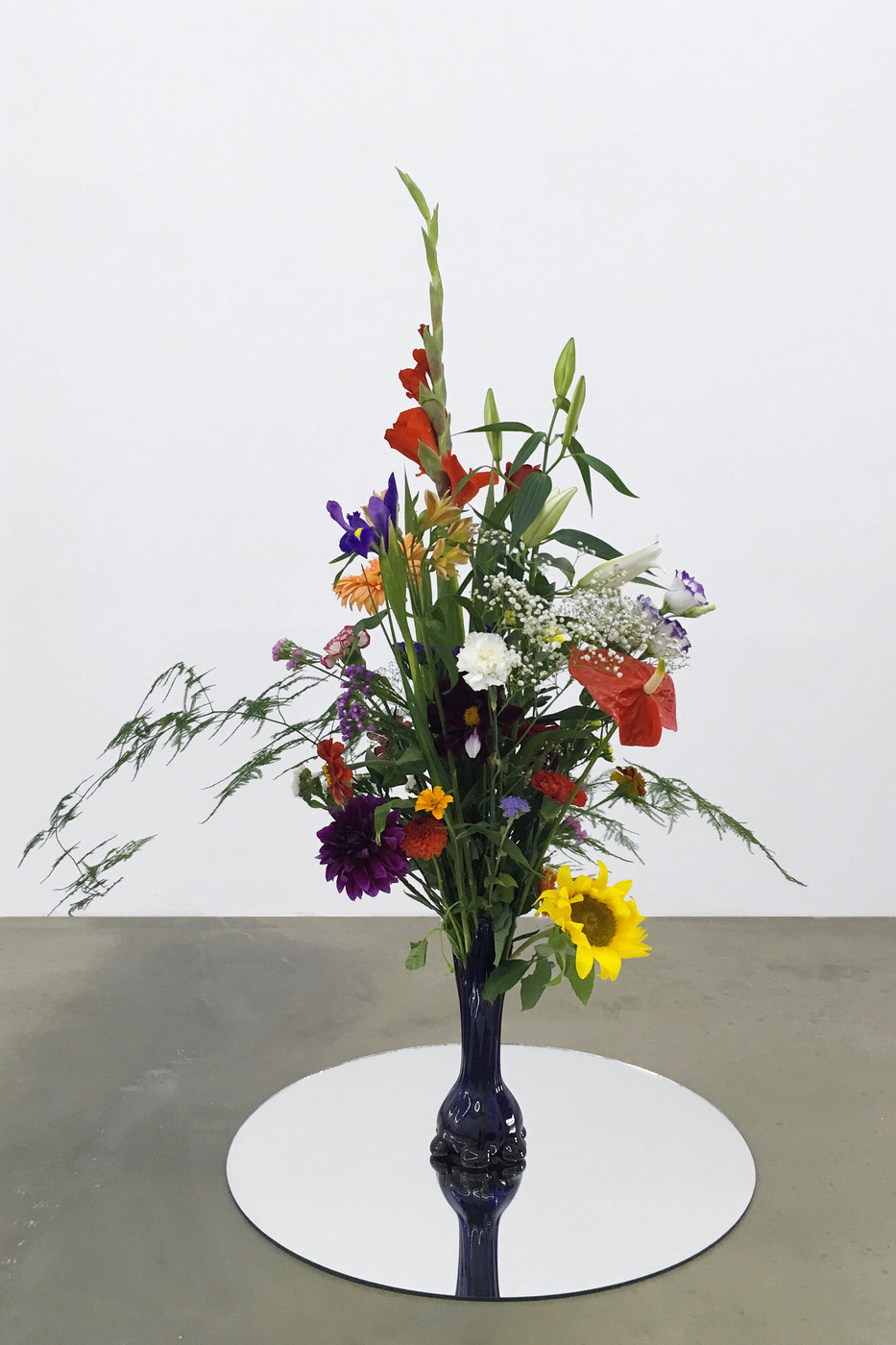 12. Alice Tomaselli, Bouquet of 54 natural flowers + 1 artificial, 2012_2016