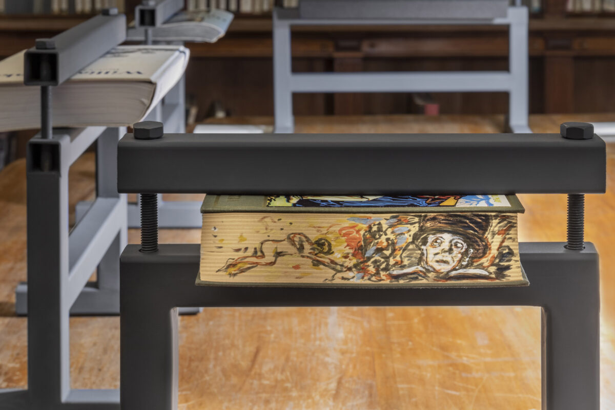 Foreedge Painting at MACRO Art Viewer