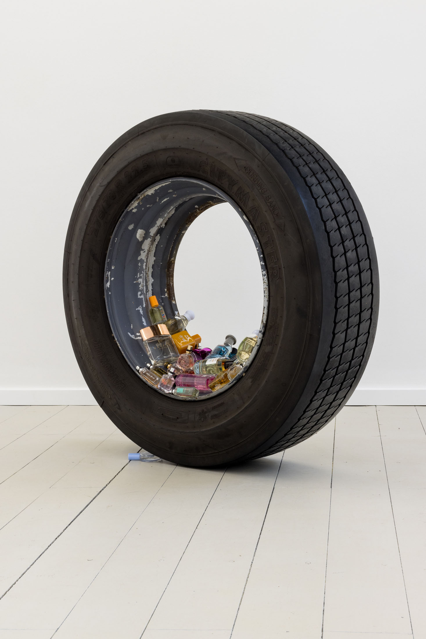 Dislocations—within reach at kunst raum mitte, berlin 14