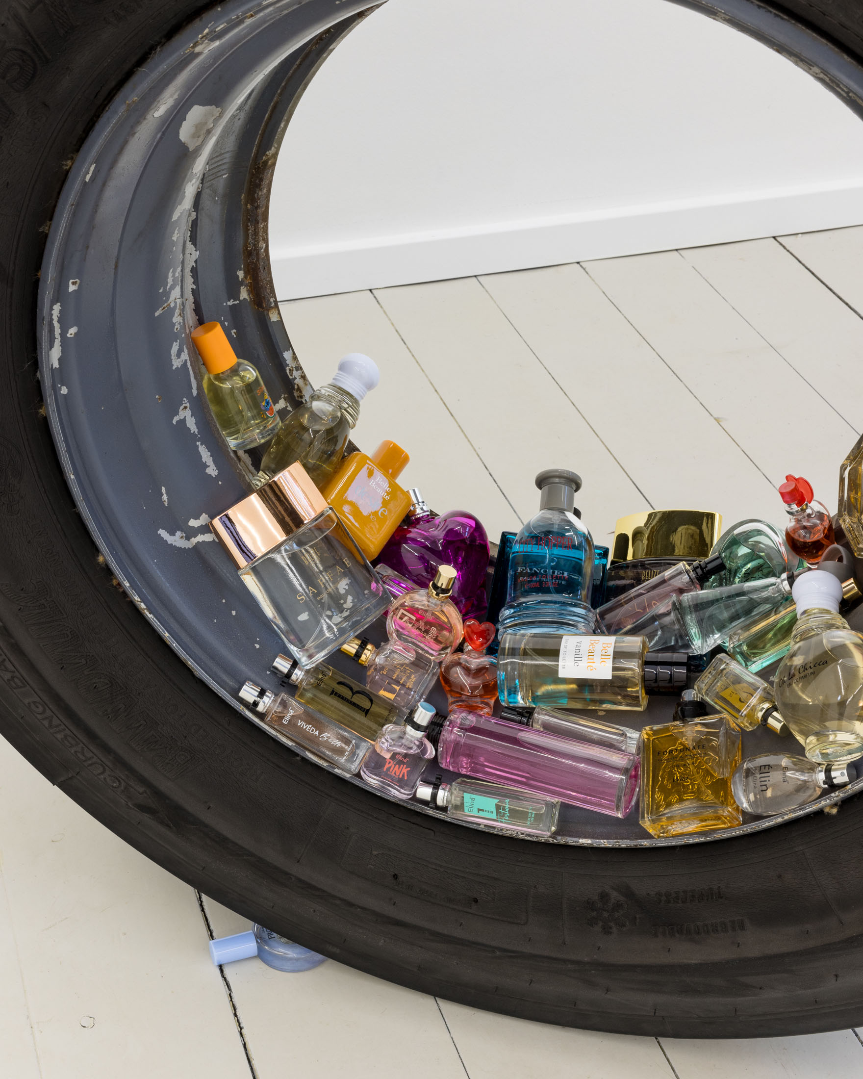 Dislocations—within reach at kunst raum mitte, berlin 15