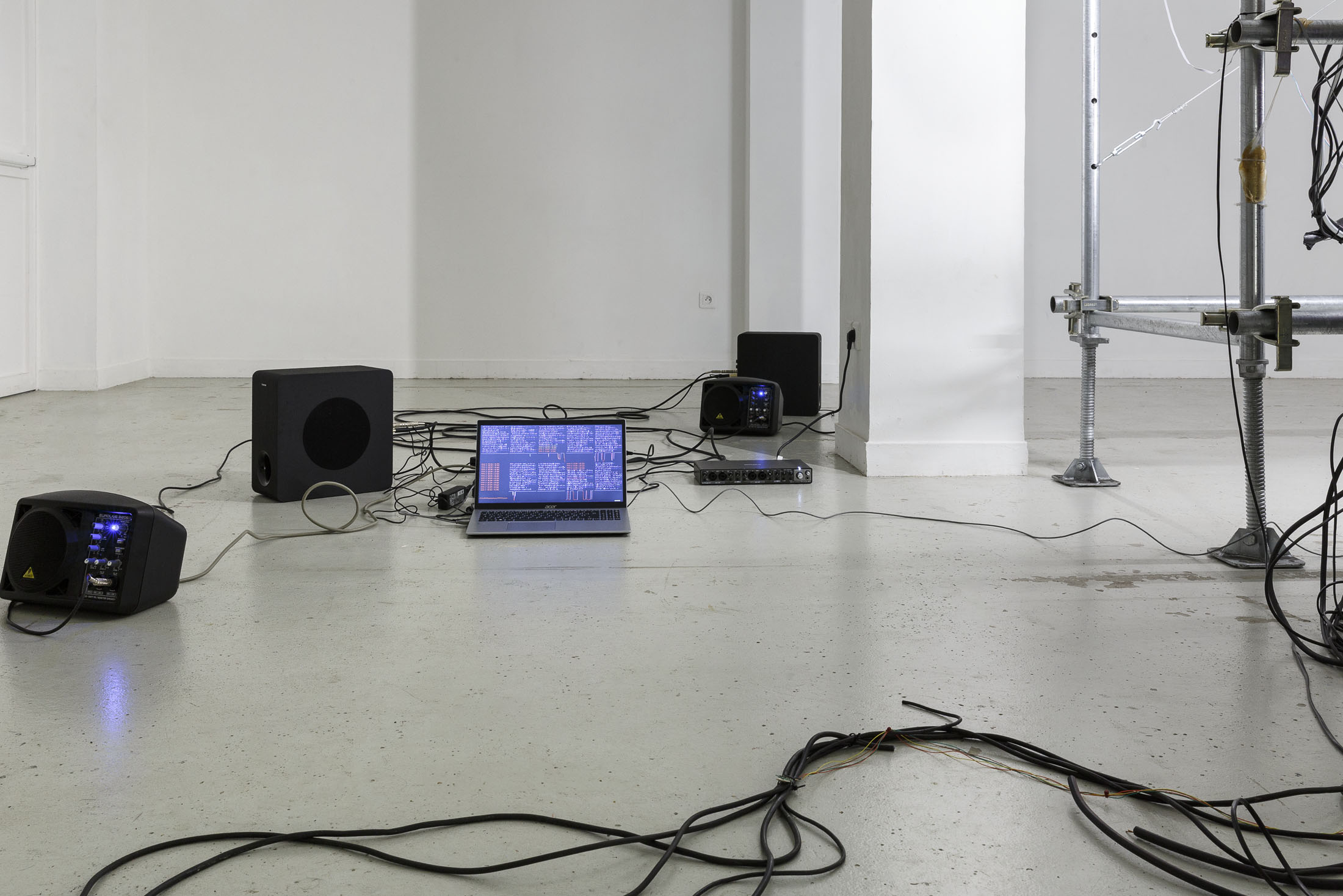 Adèle & emma leseigneur leullier at les bains douches, alençon 12