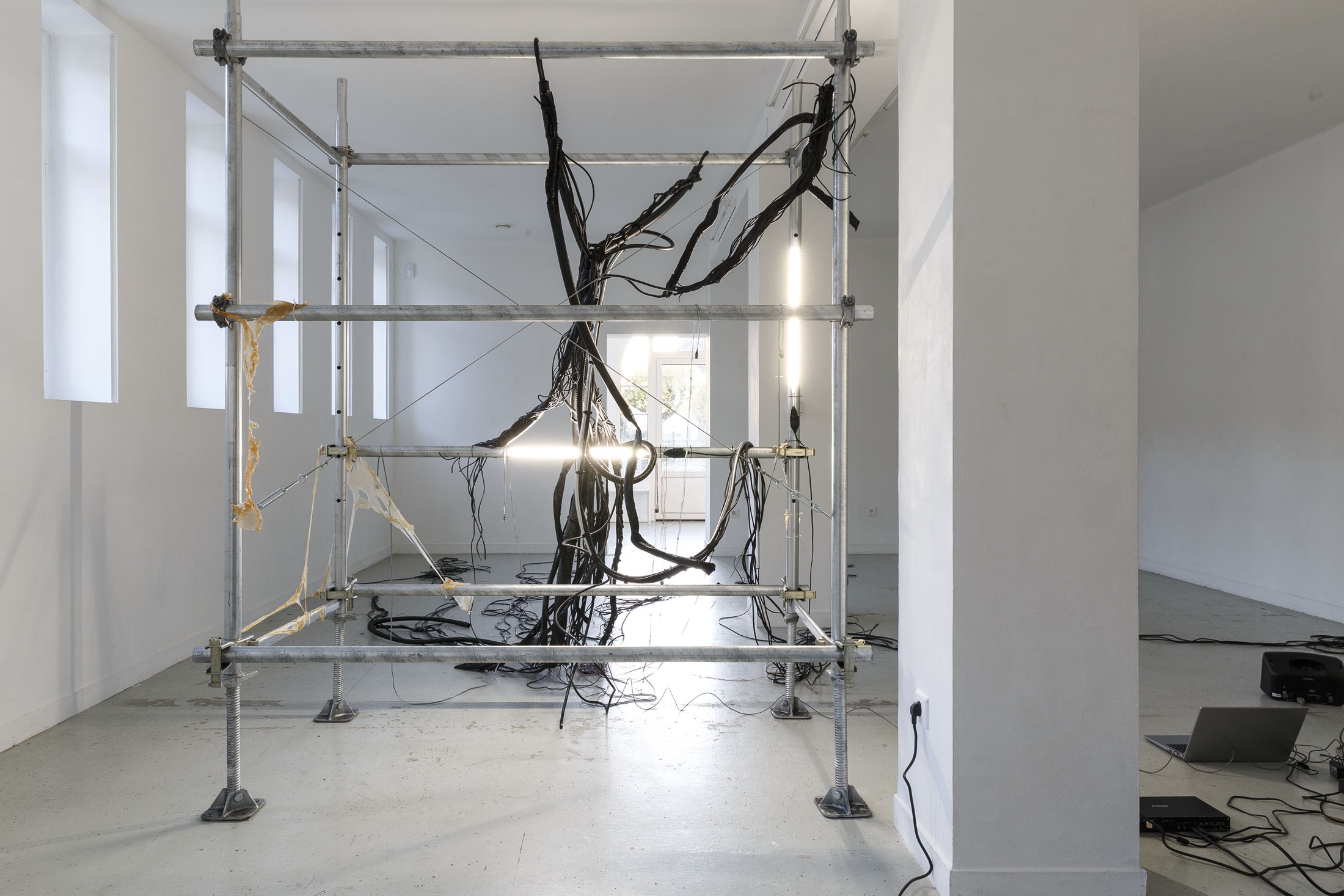 Adèle & emma leseigneur leullier at les bains douches, alençon 6