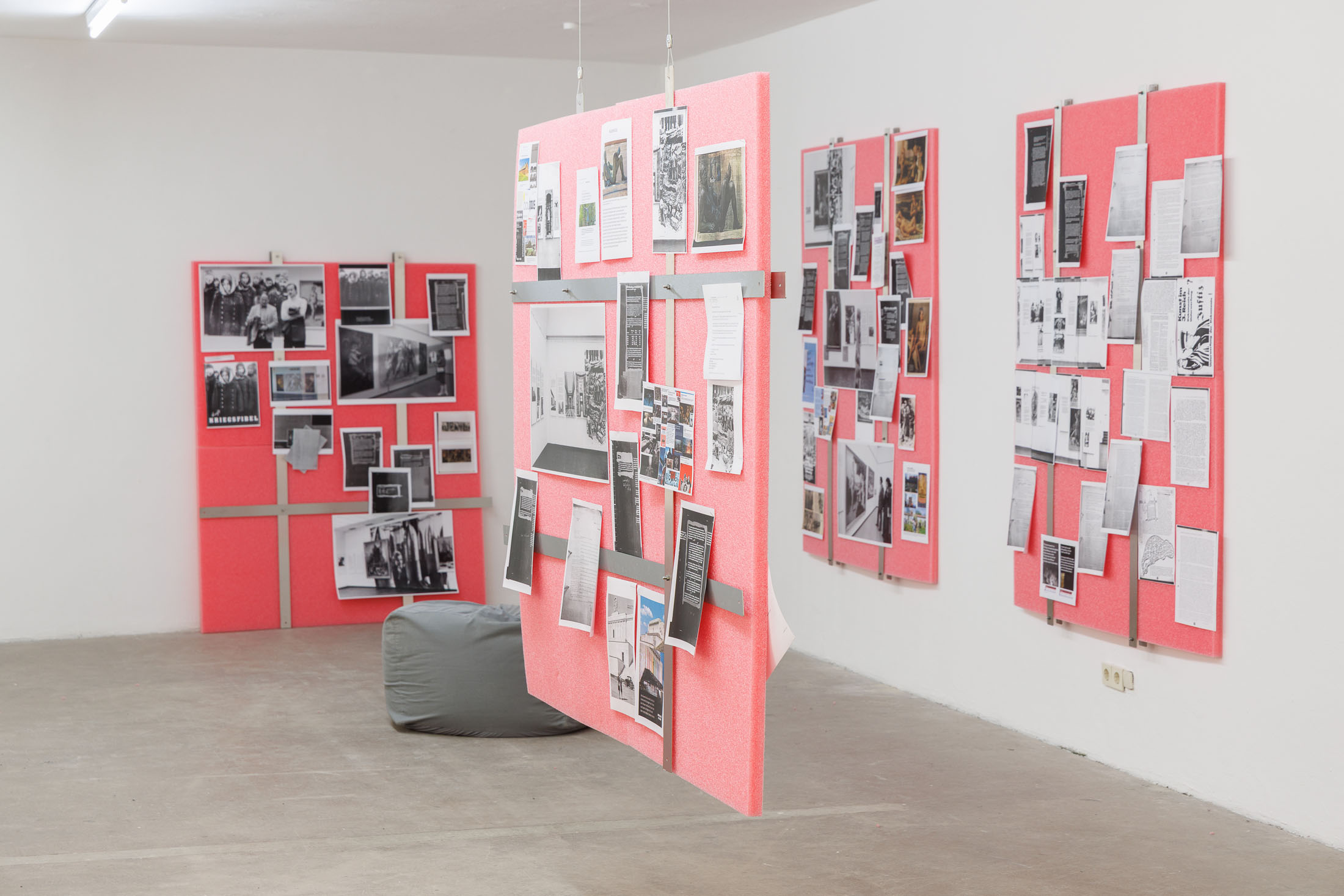 Art in the 3rd reich – documents of subjugation at kunstraum münchen 11
