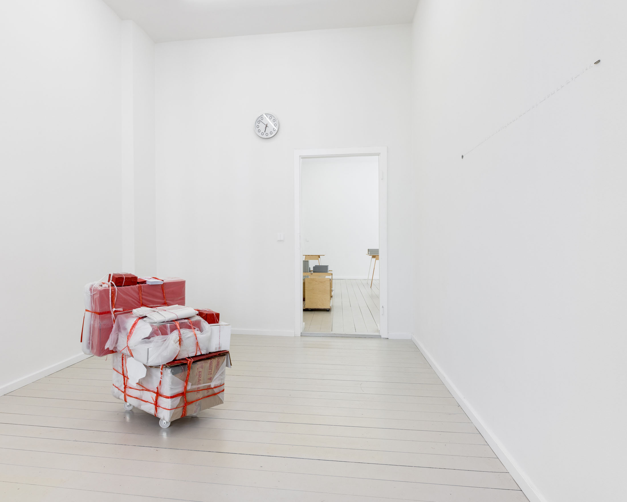 Dislocations—on the spot at kunst raum mitte, berlin 13