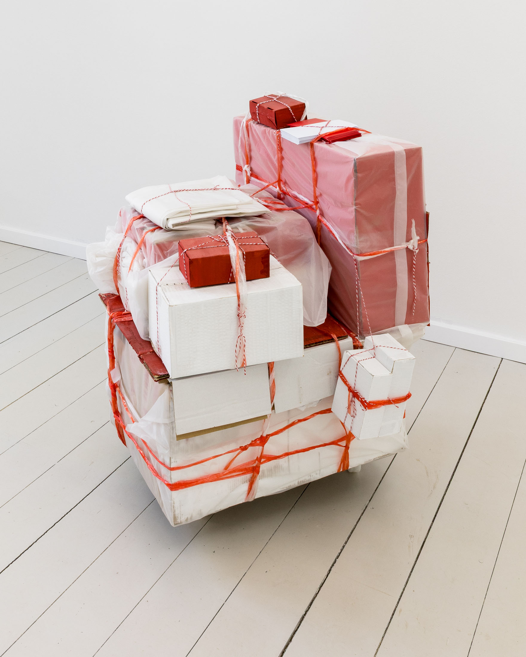 Dislocations—on the spot at kunst raum mitte, berlin 14