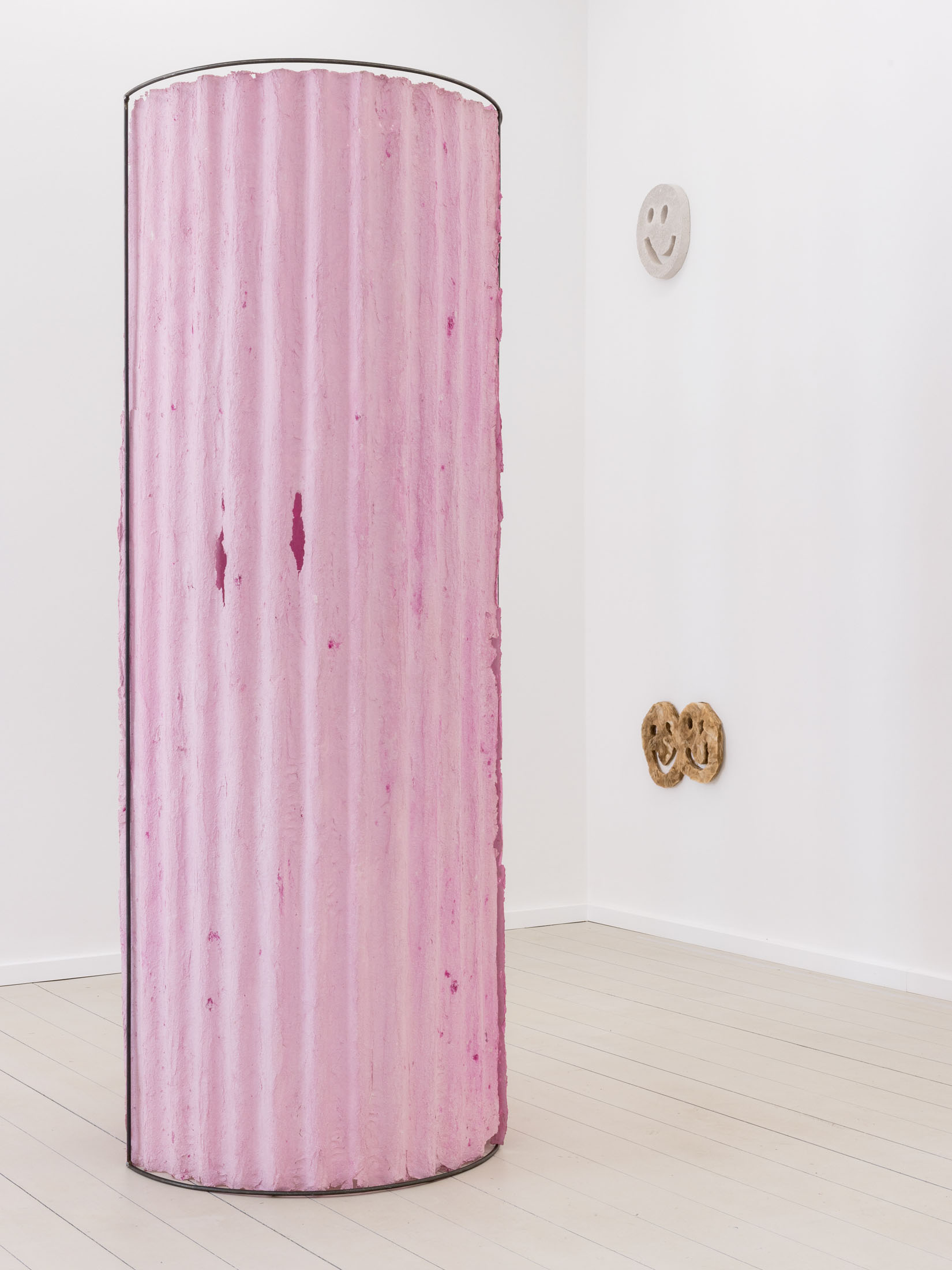 Dislocations—on the spot at kunst raum mitte, berlin 17