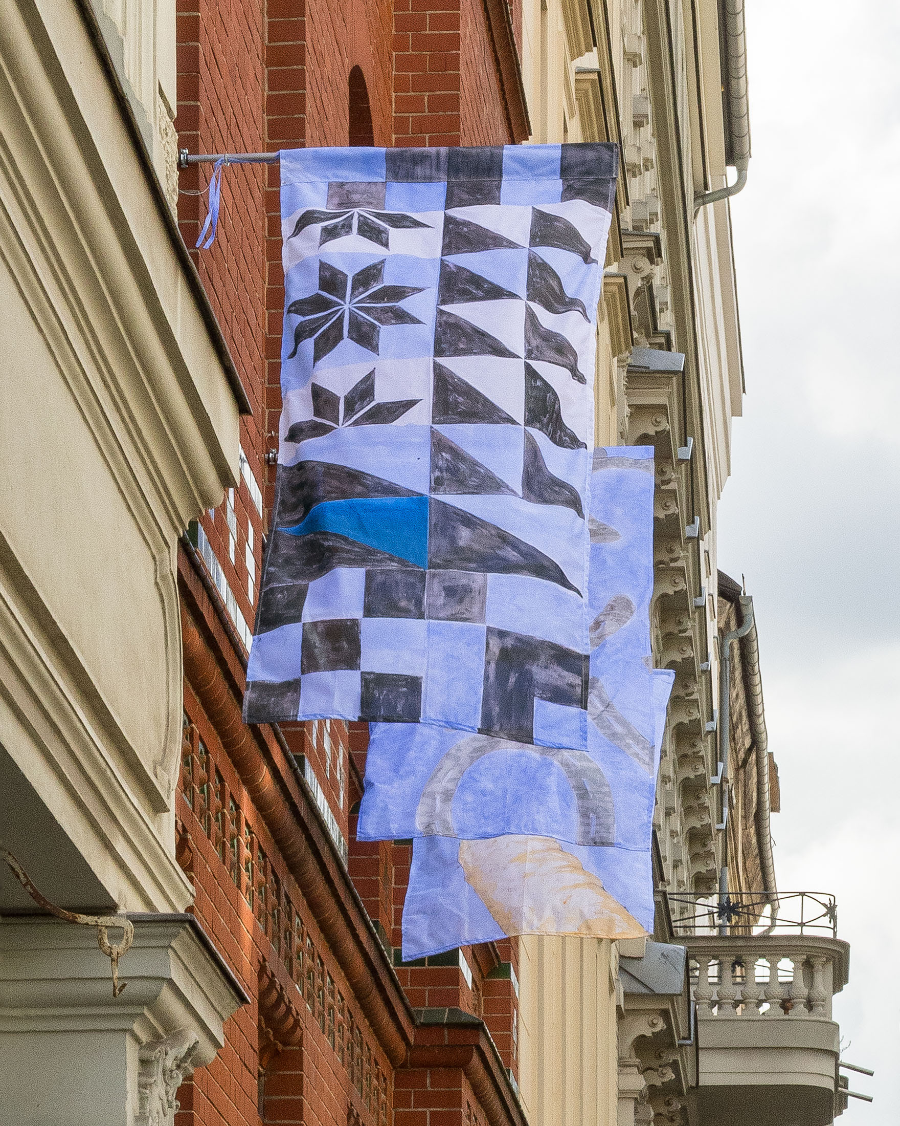 Dislocations—on the spot at kunst raum mitte, berlin 21