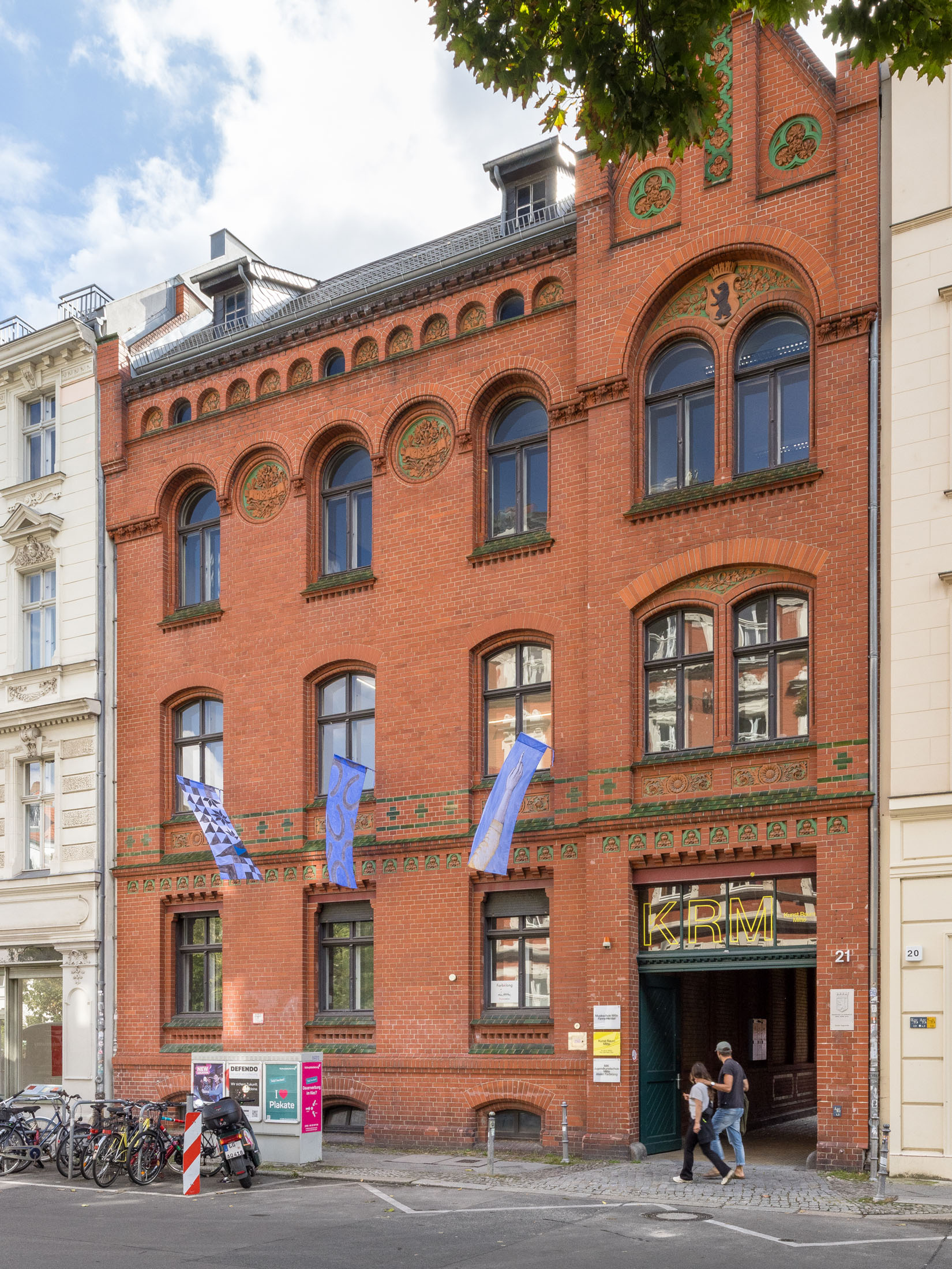 Dislocations—on the spot at kunst raum mitte, berlin 24