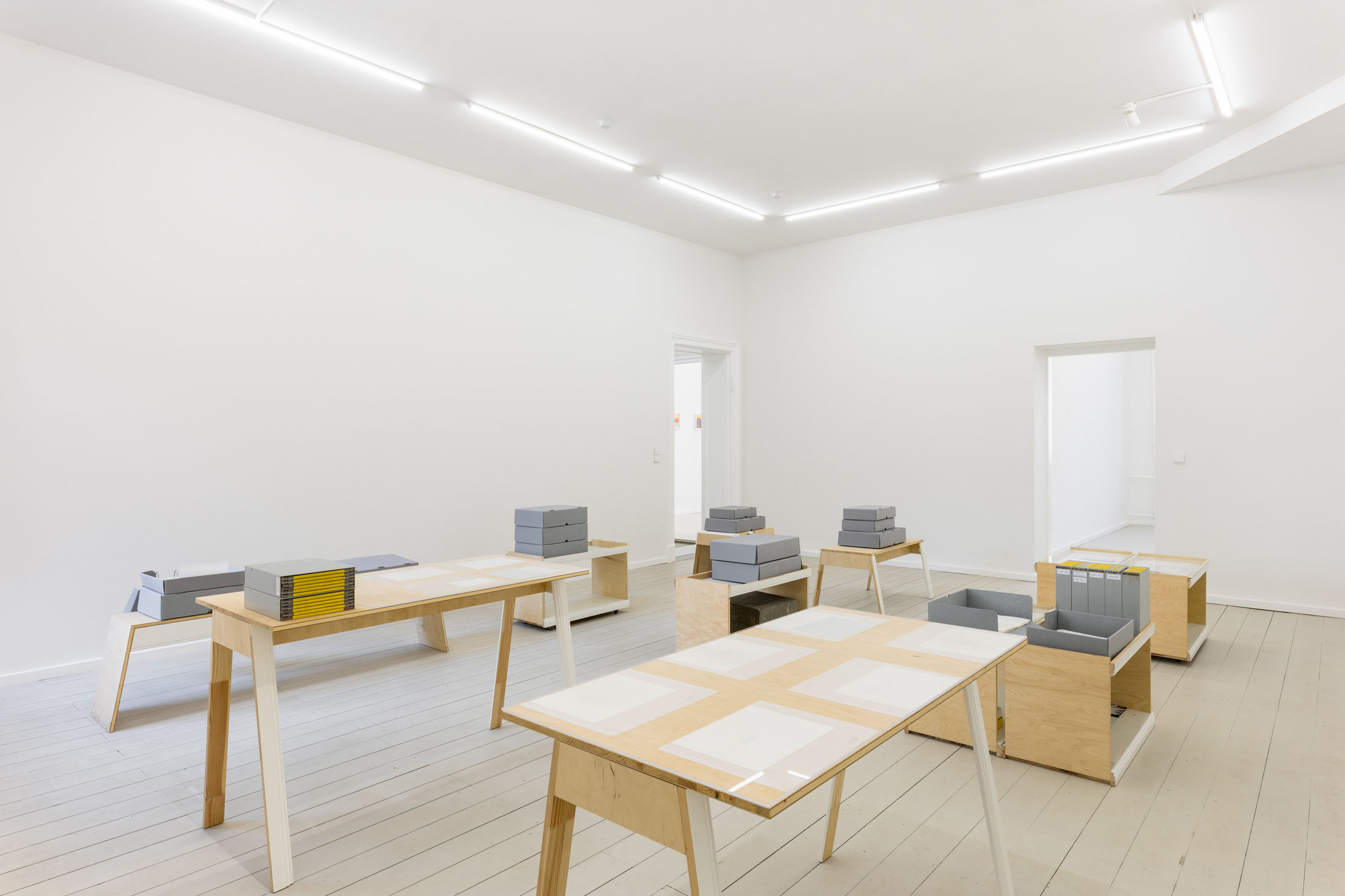 Dislocations—on the spot at kunst raum mitte, berlin 26