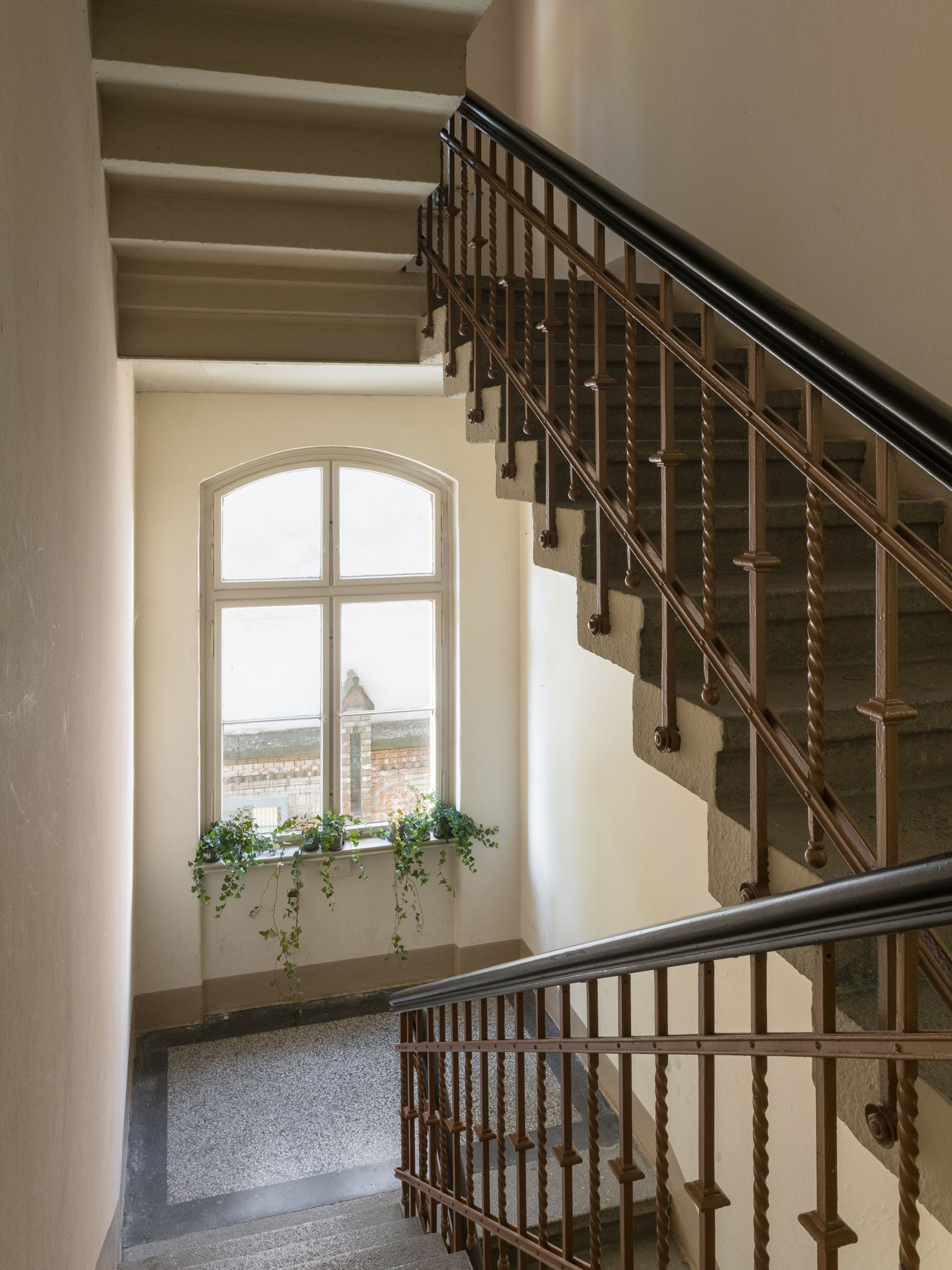 Dislocations—on the spot at kunst raum mitte, berlin 28