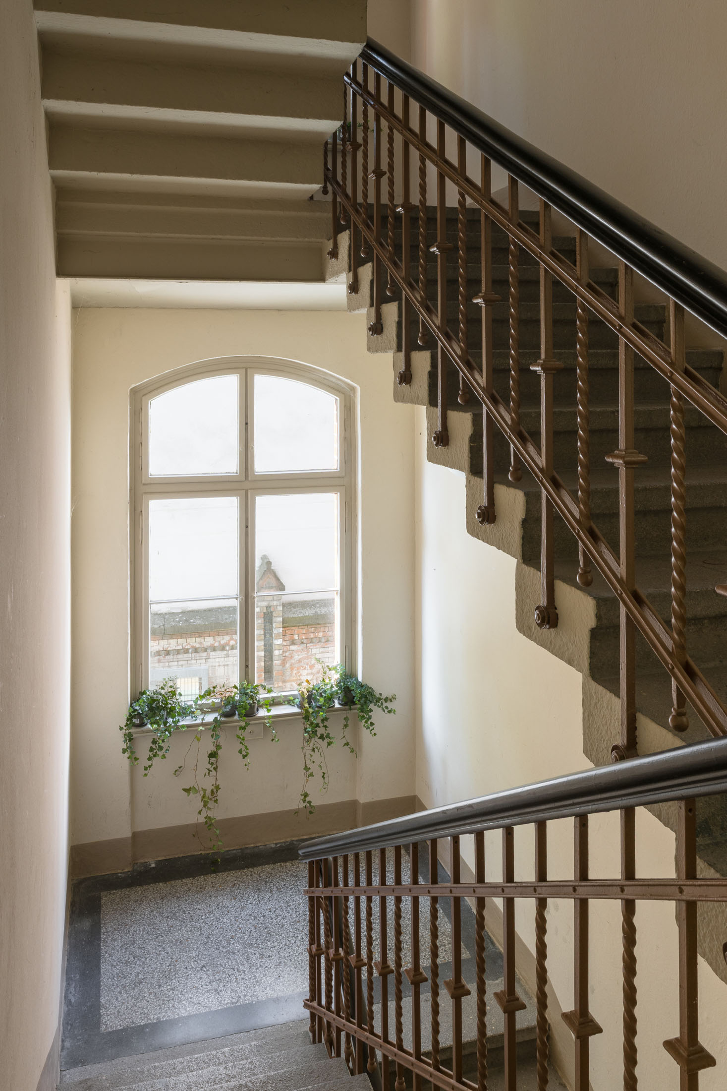 Dislocations—on the spot at kunst raum mitte, berlin 29