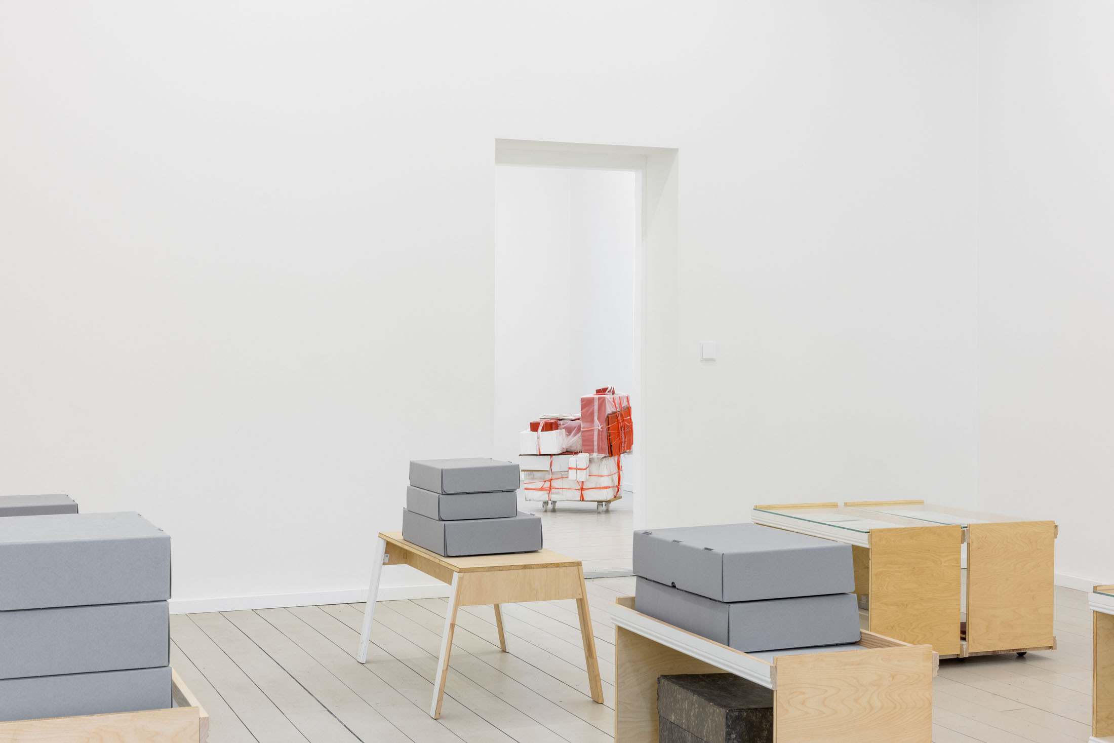 Dislocations—on the spot at kunst raum mitte, berlin 4