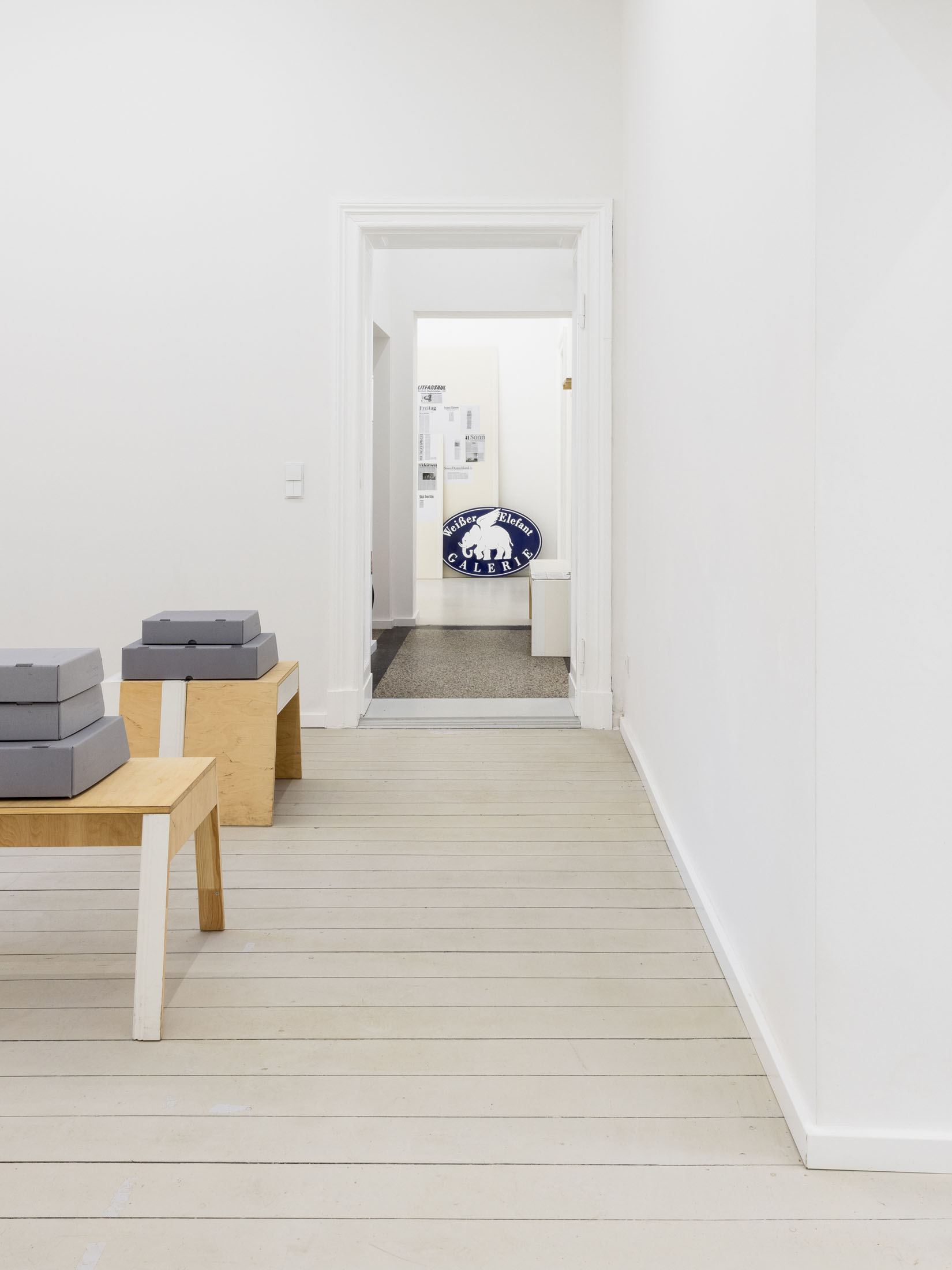 Dislocations—on the spot at kunst raum mitte, berlin 5