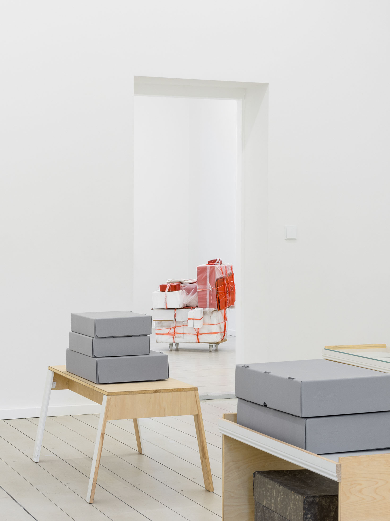 Dislocations—on the spot at kunst raum mitte, berlin 9