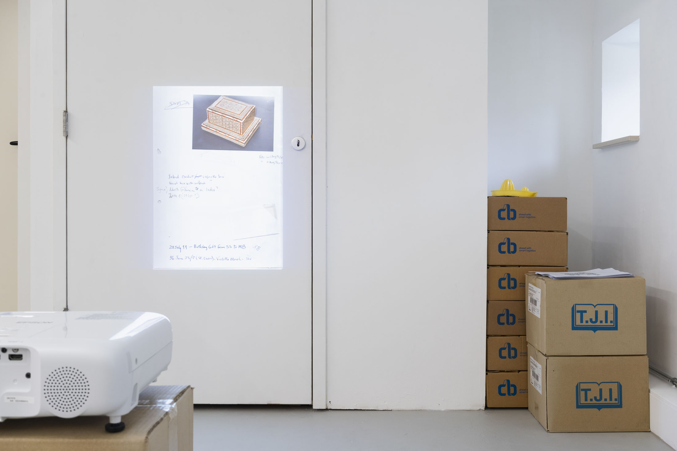 The clock wife at a tale of a tub, rotterdam 26