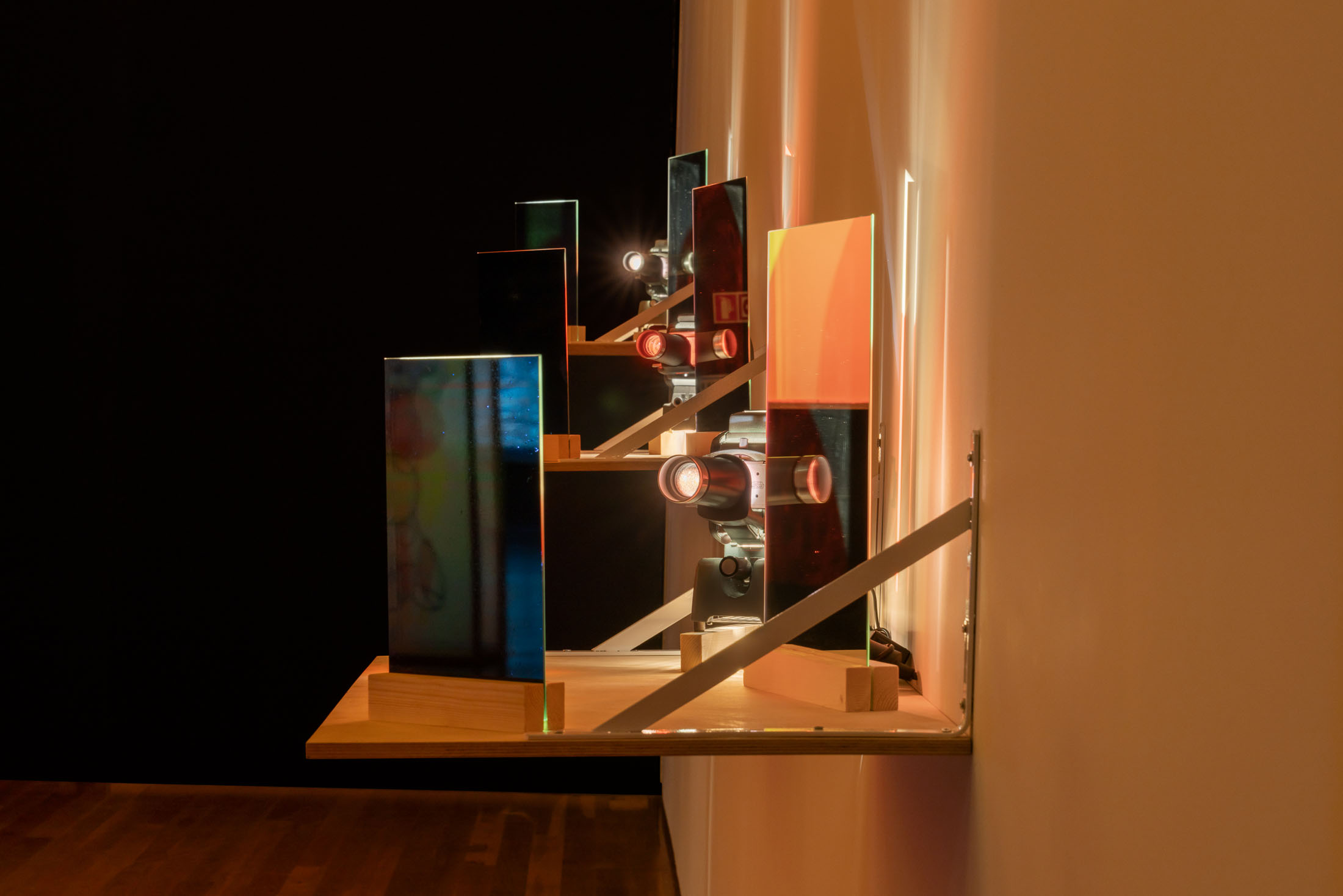 Mariana caló and francisco queimadela at galeria municipal do porto 19