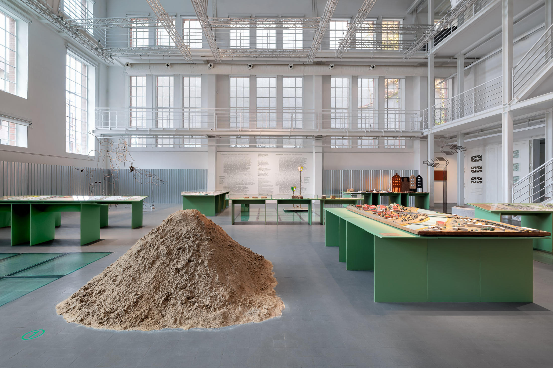 Photo © szymon sokołowski @meta strong fiction