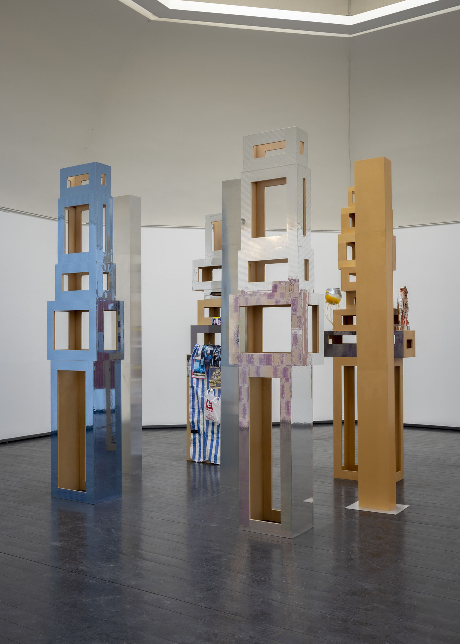 Isa genzken at den frie, copenhagen 33