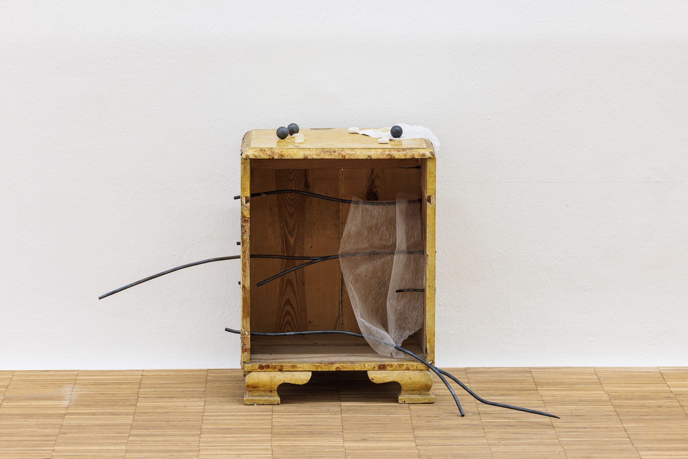 Linda lach at salzburger kunstverein, salzburg 6