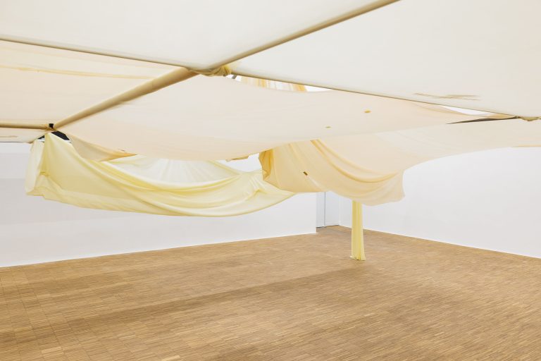 Linda lach at salzburger kunstverein, salzburg 8