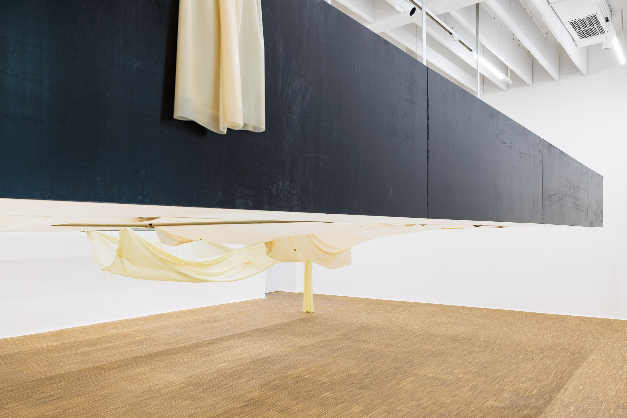 Linda lach at salzburger kunstverein, salzburg 9