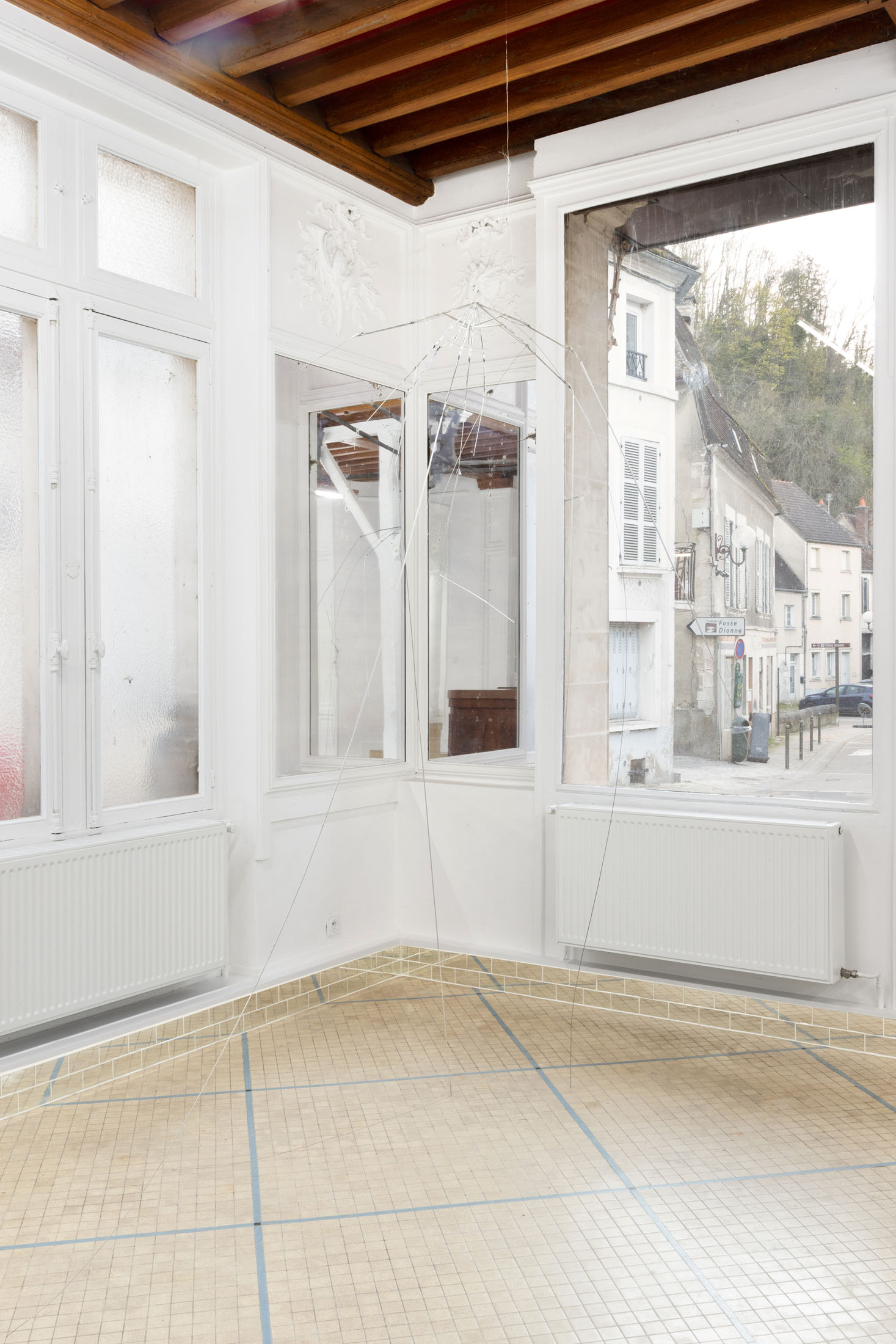 A Certain Distance at Café des Glaces, Tonnerre
