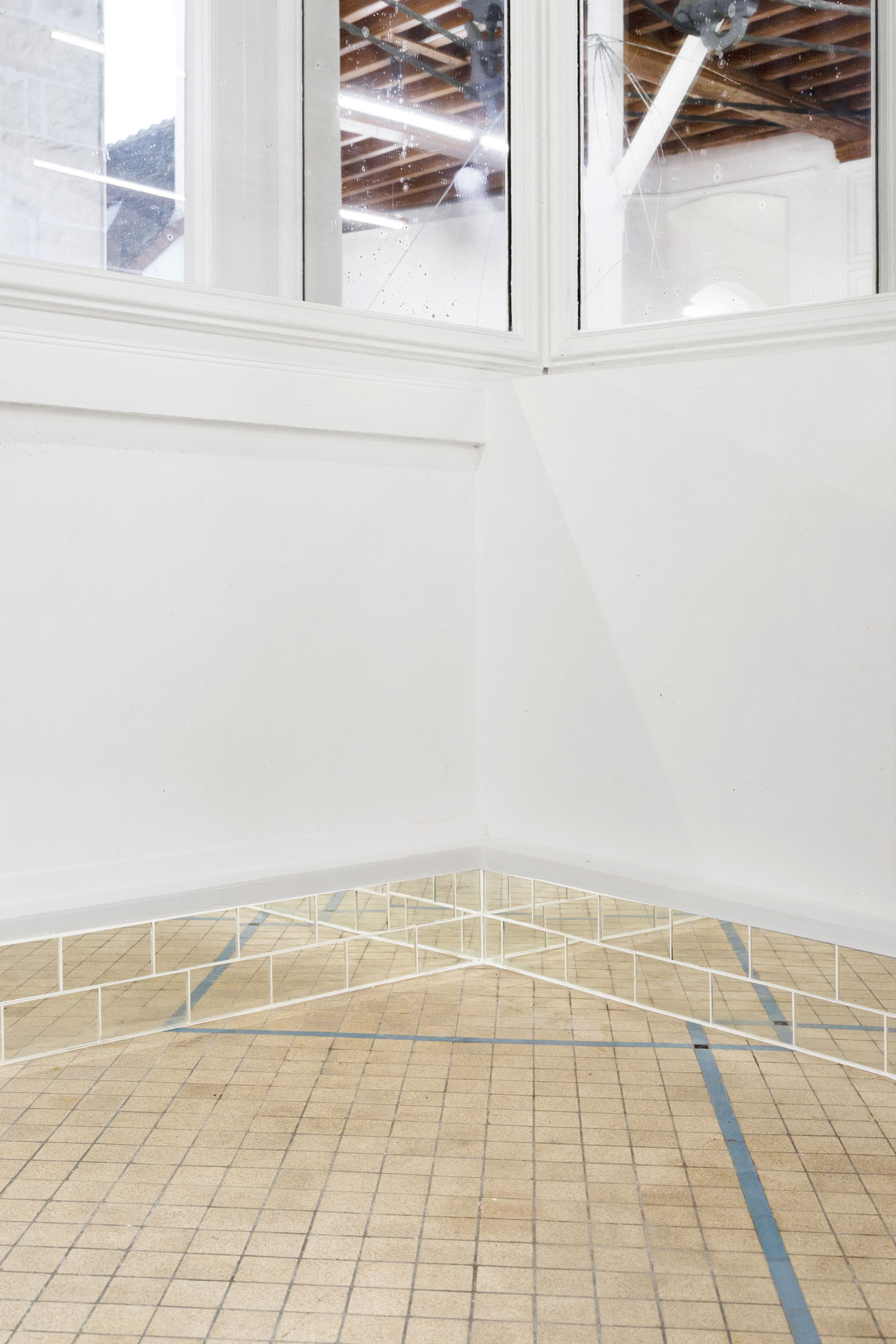 A Certain Distance at Café des Glaces, Tonnerre