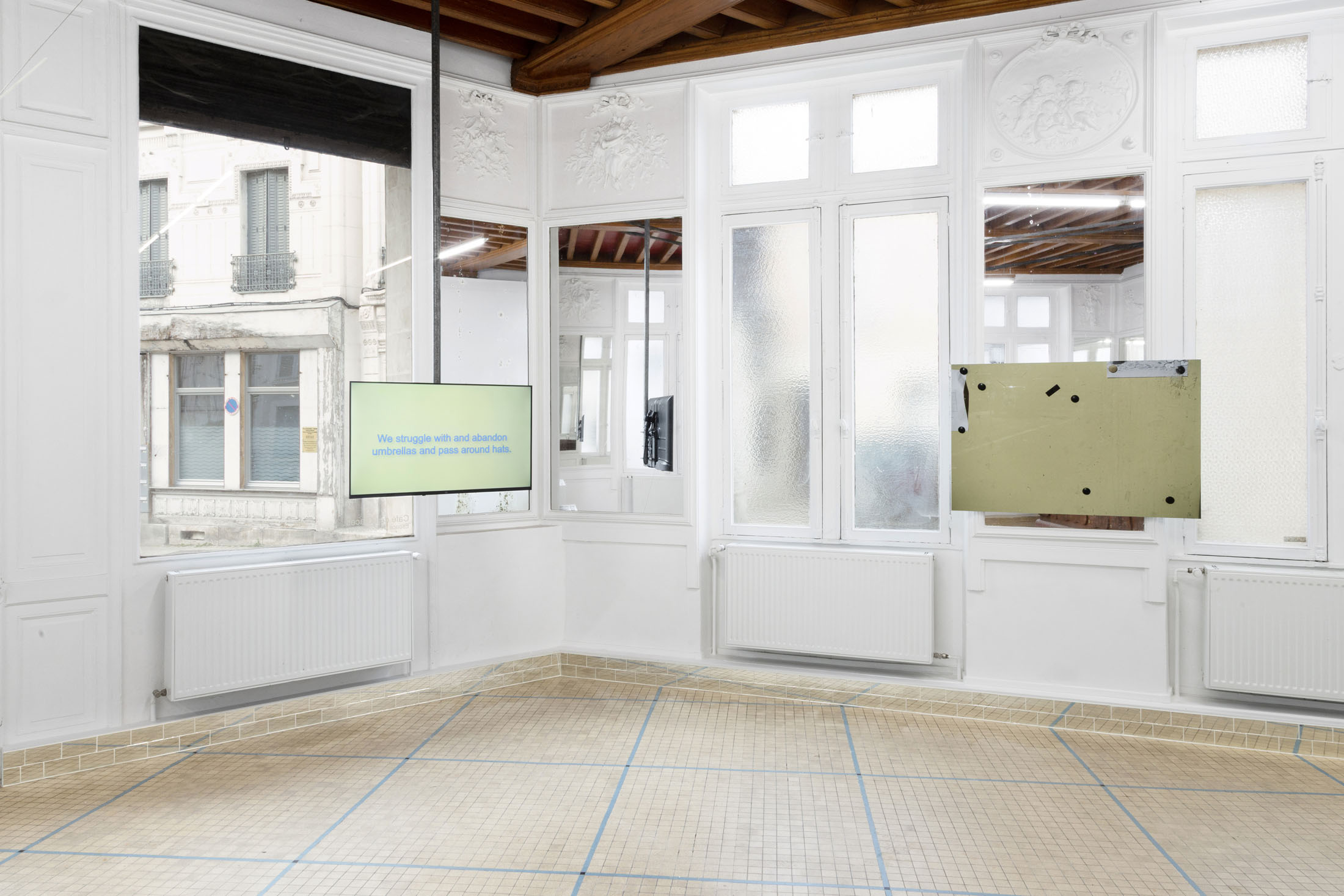 A Certain Distance at Café des Glaces, Tonnerre