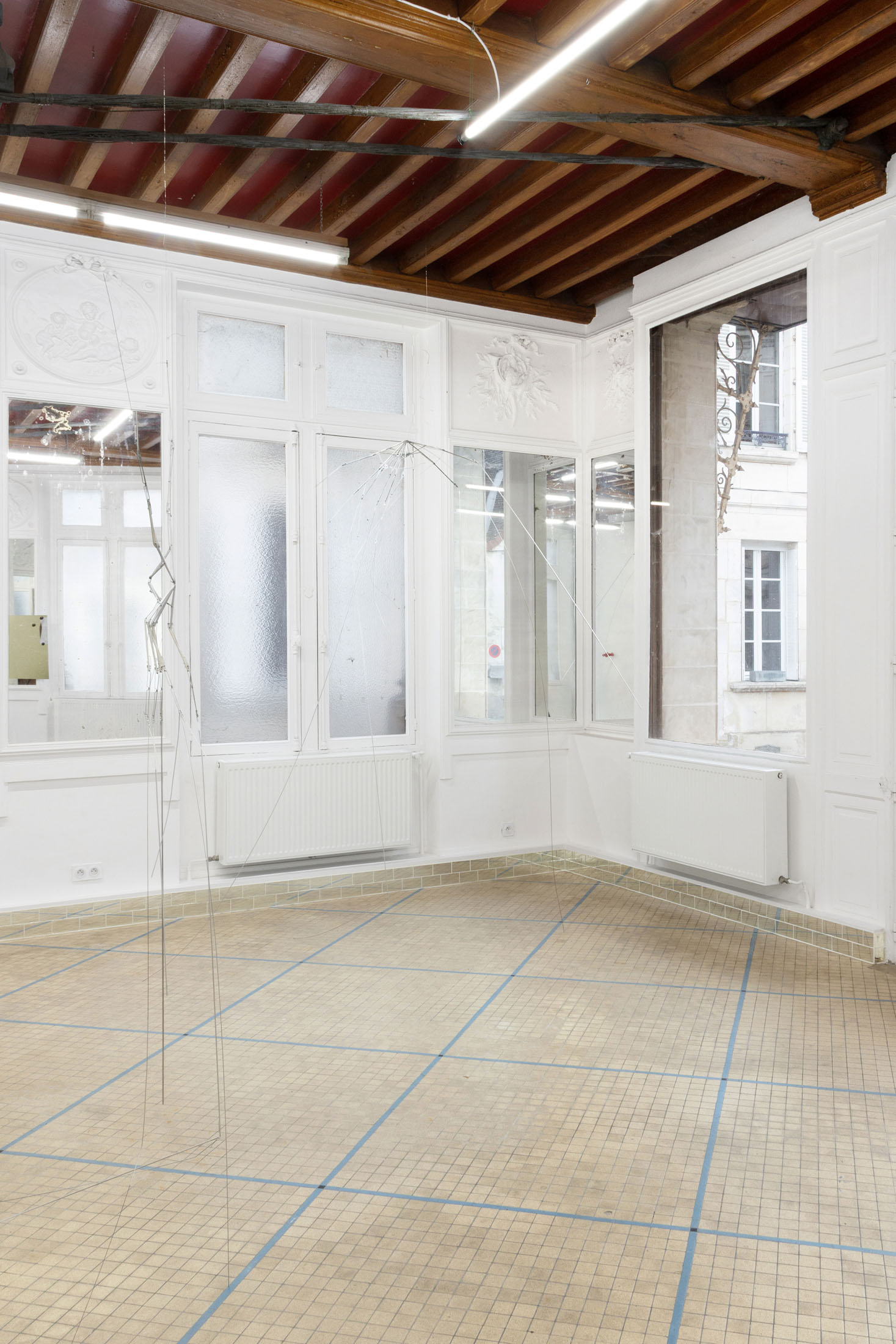 A Certain Distance at Café des Glaces, Tonnerre