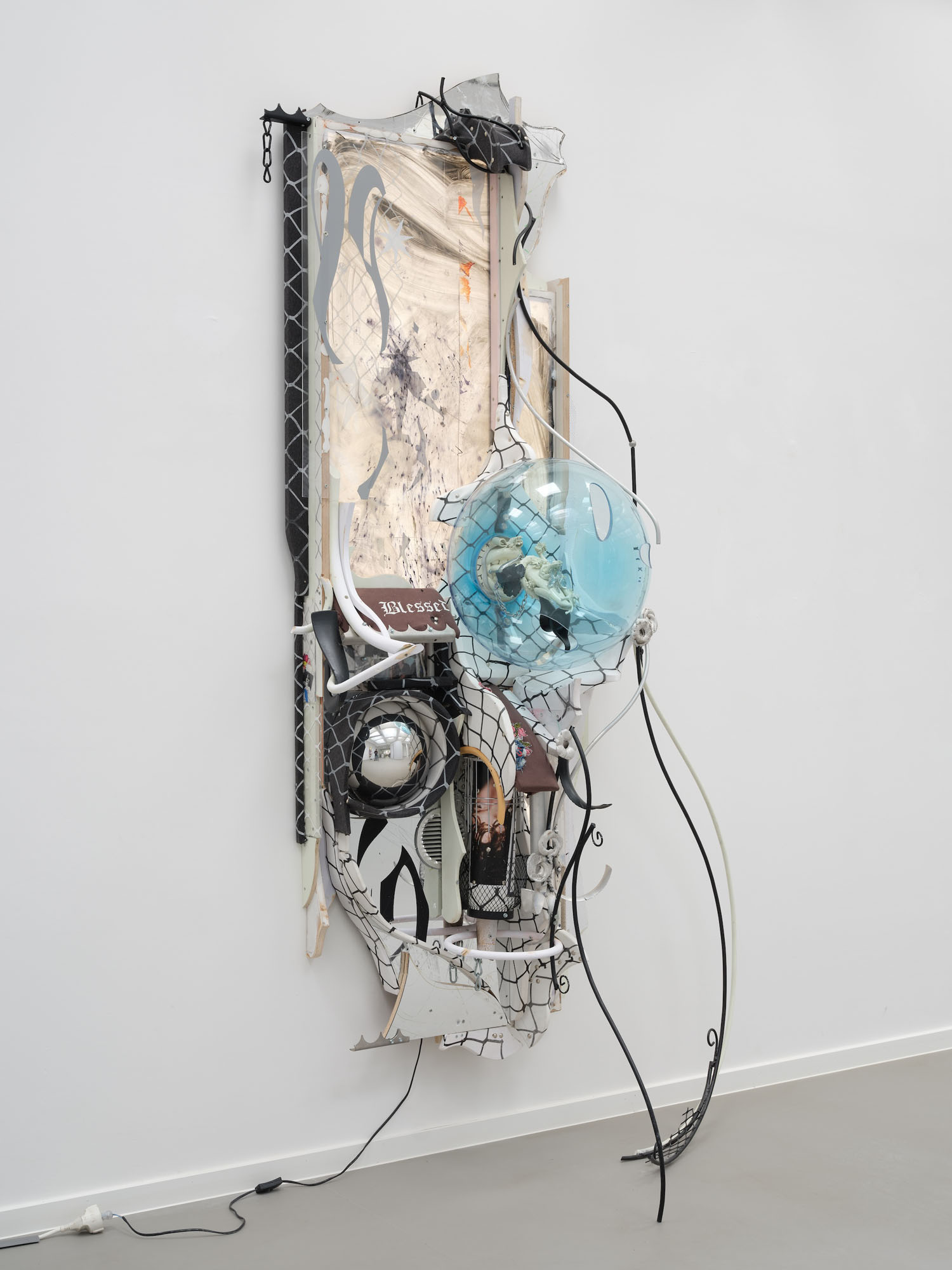 The Paravent is an Object of the In Between at Kunstverein Siegen