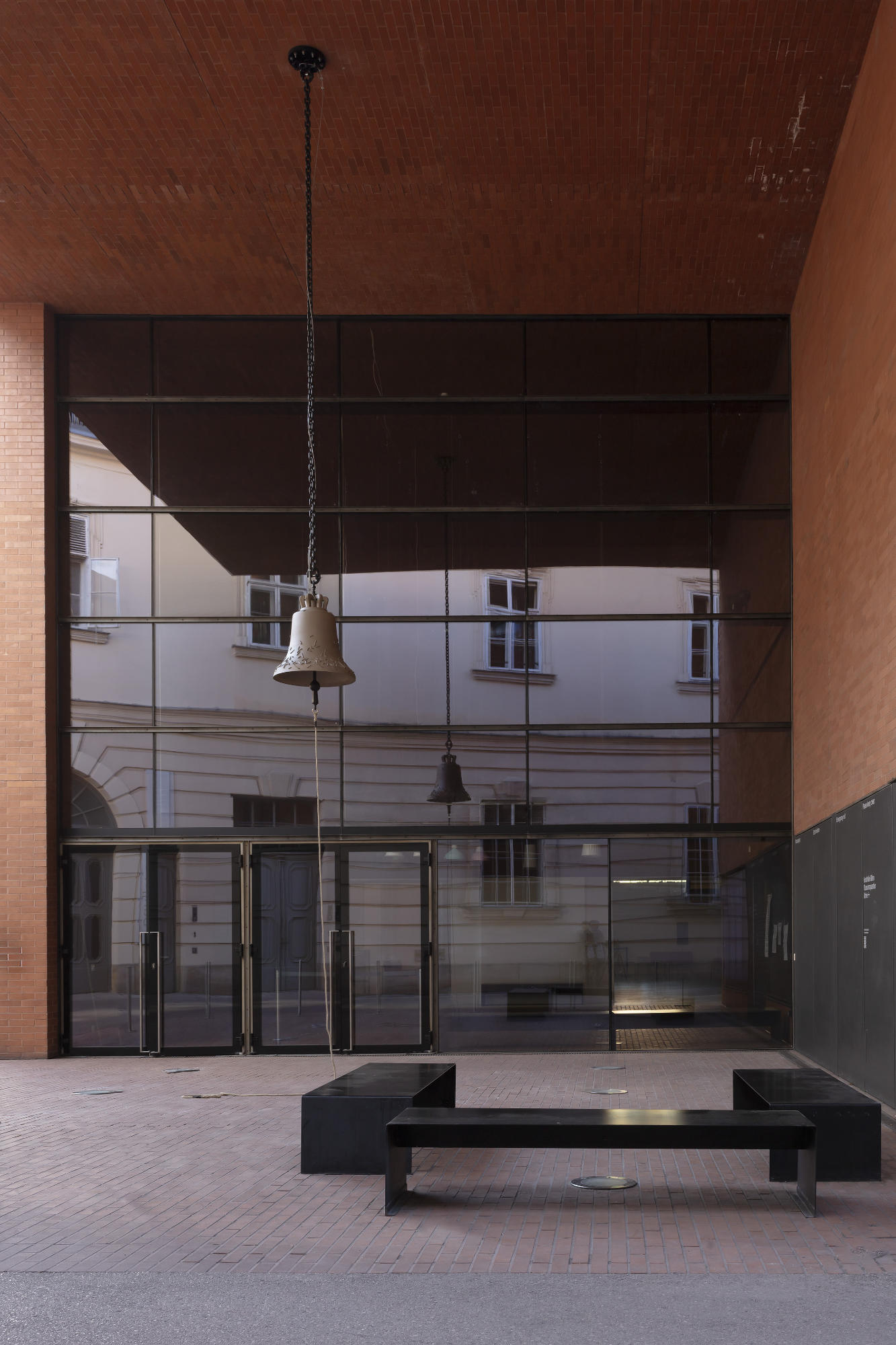 Lebt und arbeitet in Wien at Kunsthalle Wien